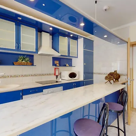 Golden Estombar