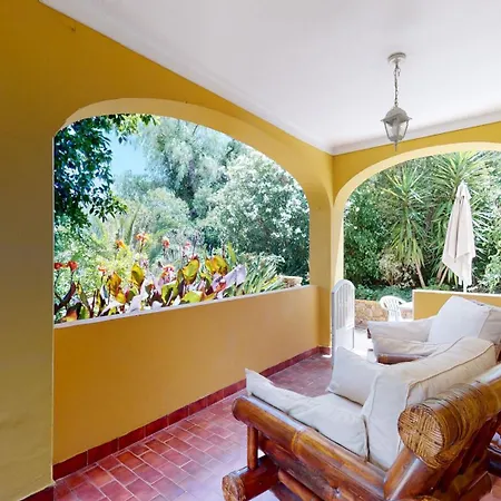 Golden Estombar Villa