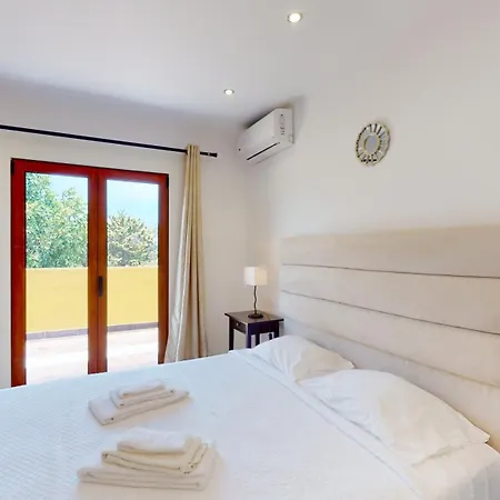 Golden Estombar Lagoa (Algarve)