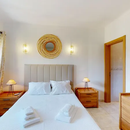 Golden Estombar Lagoa