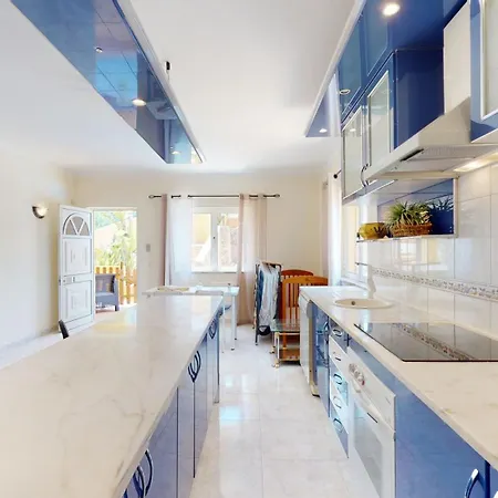 Golden Estombar Villa *