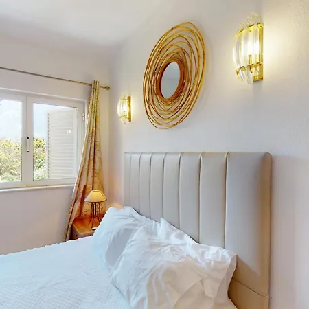 Golden Estombar Lagoa