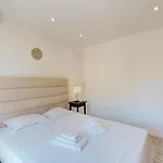 Golden Estombar