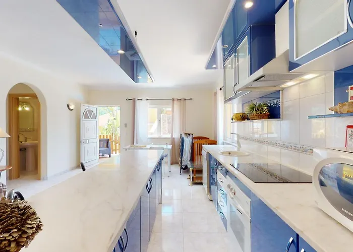 Golden Estombar Villa *