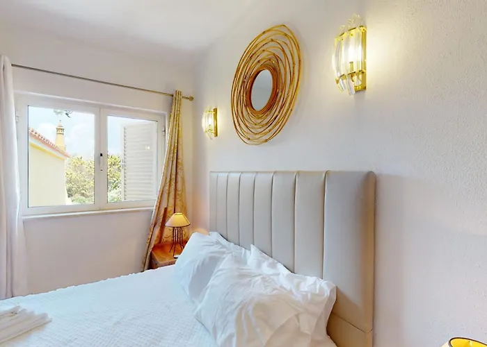 Golden Estombar Lagoa (Algarve)