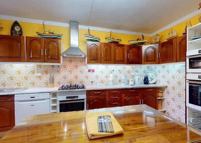 Golden Estombar Lagoa (Algarve)