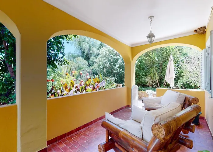 Golden Estombar Villa