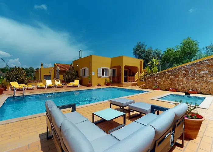 Golden Estombar Lagoa (Algarve)